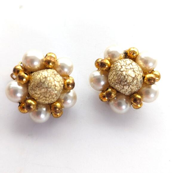 Vintage Estate 50s Retro Gold Tone Textured Beaded Cluster Clip On Earrings - Picture 2 of 4